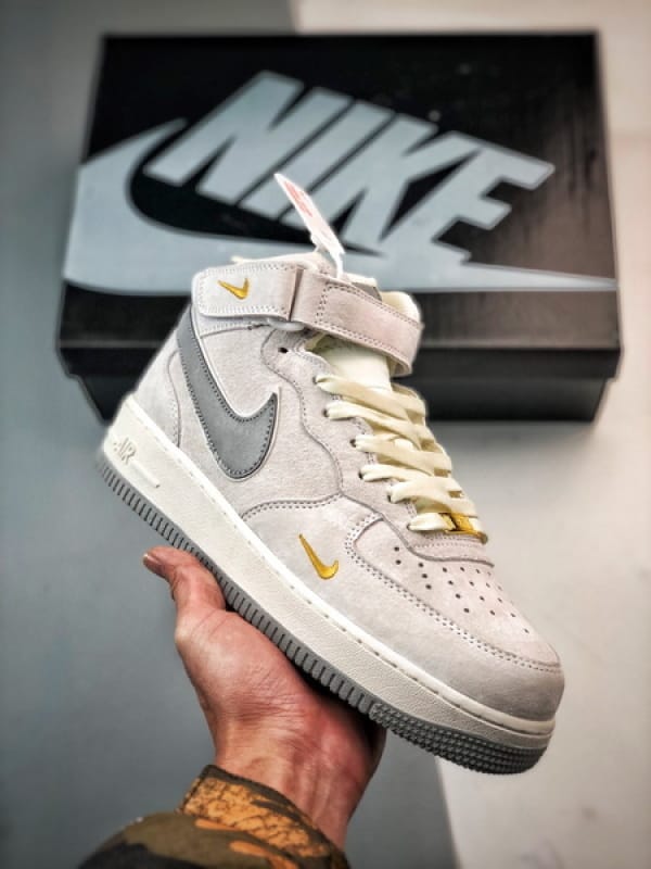 Air Force 107 Mid Bege Branco e Prata Camurca - Vista 1