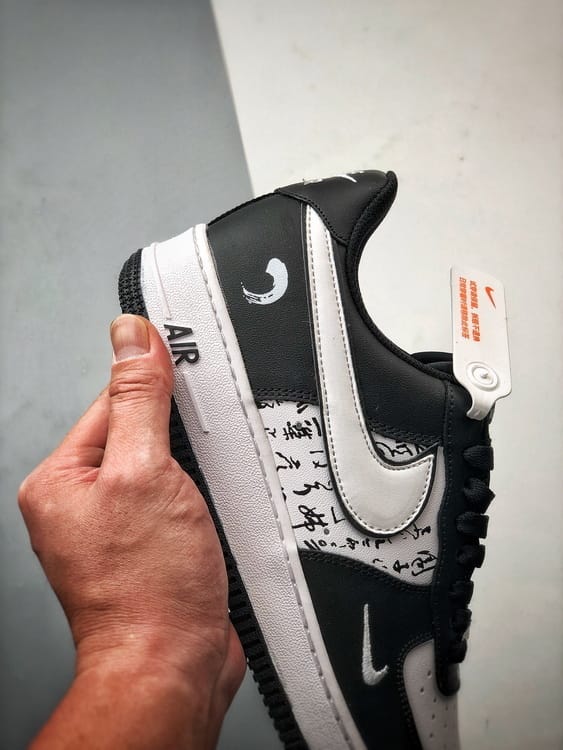 Air Force 1 '07 Low Lanting Preto e Branco - Vista 2