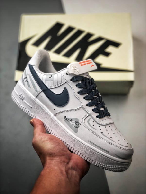 Air Force 1 '07 Low Função Graffiti Branco e Azul - Vista 1