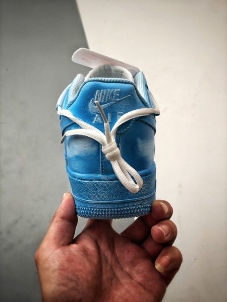 Air Force 1 '07 Low Pintura Azul e Branca com Cadarços - Vista 3