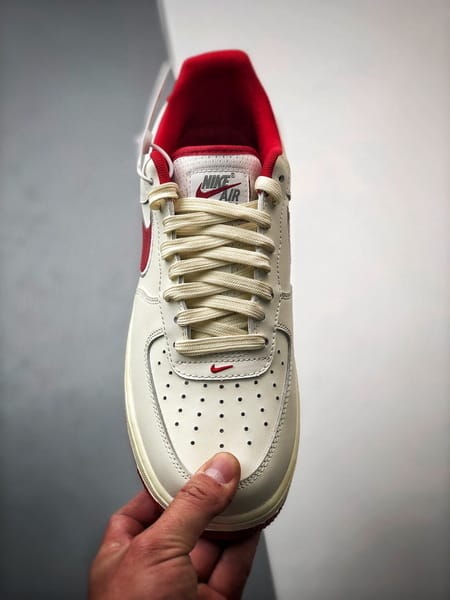 Air Force 1 '07 Low Retro Branco e Vermelho - Vista 9