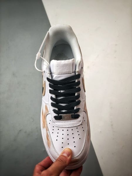 Air Force 1 '07 Low Três Ganchos Branco, Preto e Marrom - Vista 9