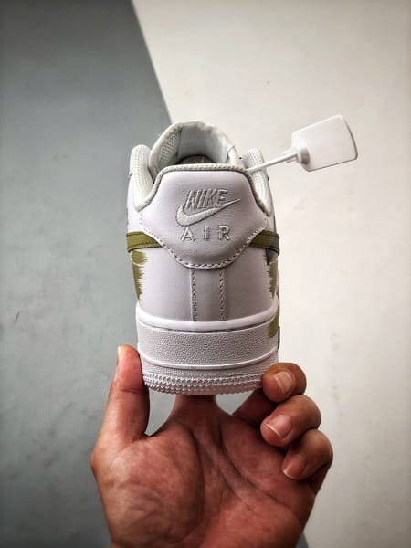 Air Force 1 '07 Low Branco, Preto e Verde Rasgado - Vista 3