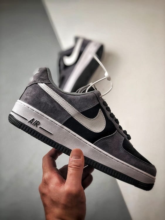 Nike Air Force 1 Low Escuro em Camurça - Vista 7