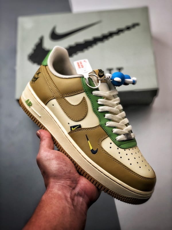 Air Force 1 '07 Low Marrom, Verde e Palhaço - Vista 1