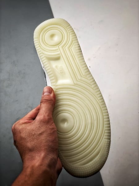 Air Force 1 '07 Low Branco e Cinza - Vista 4