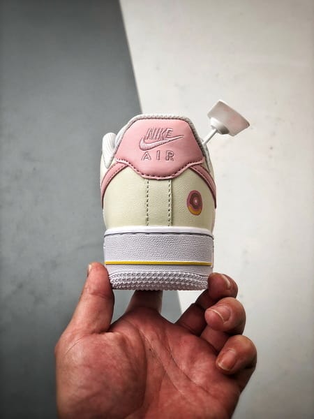 Air Force 1 '07 Low Branco, Damasco e Rosa - Vista 3