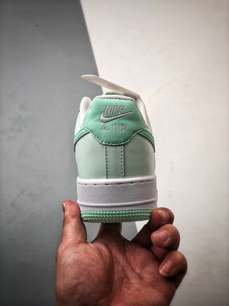 Air Force 1 '07 Low Branco e Verde Claro - Vista 3
