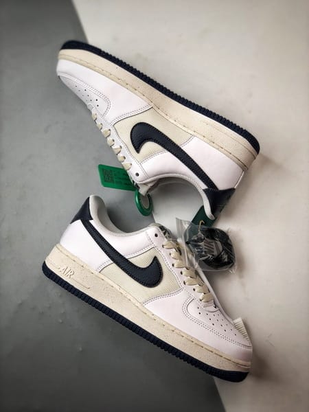 Air Force 1 '07 Low Branco e Azul Escuro - Vista 7