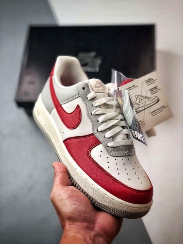 Air Force 1 '07 Low Branco, Cinza e Vermelho - Vista 1