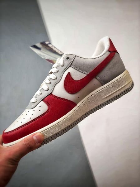 Air Force 1 '07 Low Branco, Cinza e Vermelho - Vista 5