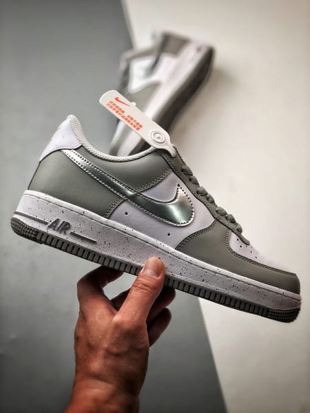 Air Force 1 '07 Low Branco, Cinza e Prata - Vista 7