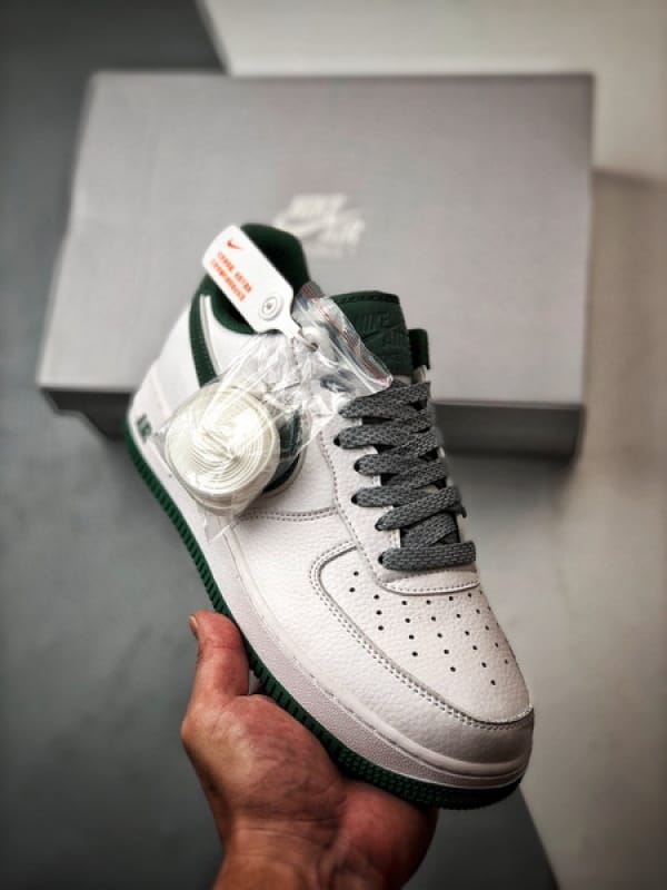Air Force 1 '07 Low Branco e Verde Reflexivo - Vista 1