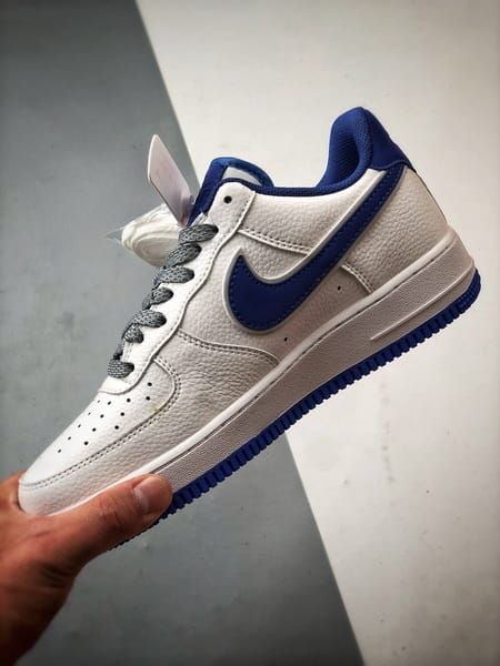 Air Force 1 '07 Low Branco e Azul Reflexivo - Vista 5