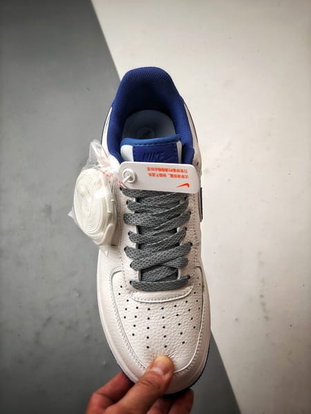Air Force 1 '07 Low Branco e Azul Reflexivo - Vista 9