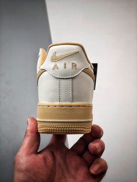 Air Force 1 '07 Low Branco e Marrom - Vista 3