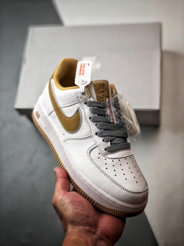 Air Force 1 '07 Low Branco e Amarelo Reflexivo - Vista 1