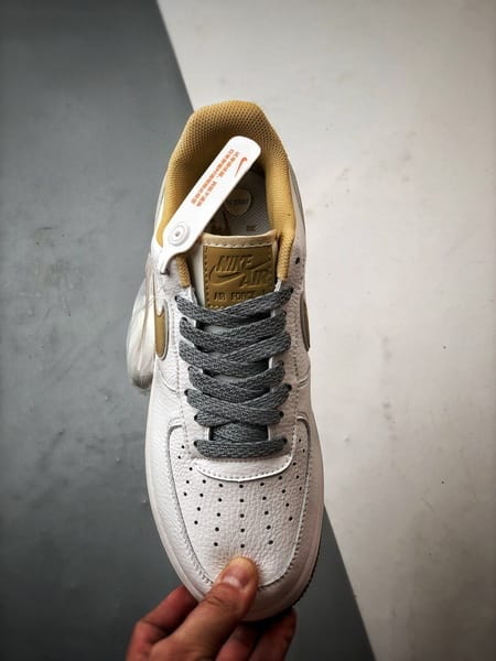 Air Force 1 '07 Low Branco e Amarelo Reflexivo - Vista 9