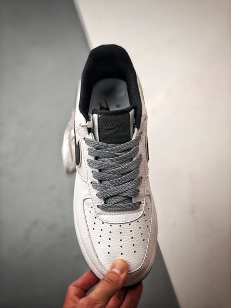 Air Force 1 '07 Low Branco e Preto Reflexivo - Vista 9