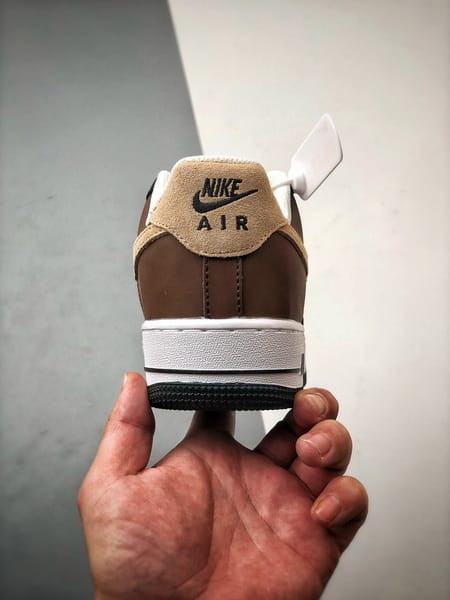 Air Force 1 '07 Low Branco, Preto e Castanho - Vista 3