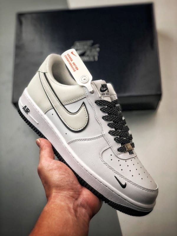 Air Force 1 '07 Low Branco e Preto 3M Reflexo - Vista 1
