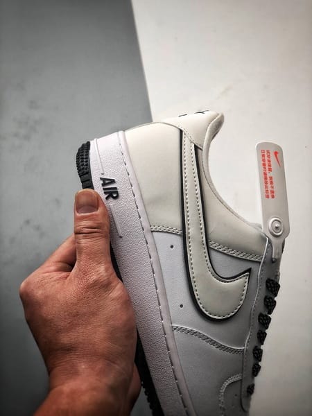 Air Force 1 '07 Low Branco e Preto 3M Reflexo - Vista 2
