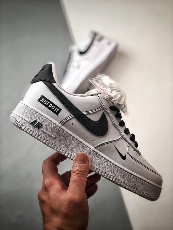 Nike Air Force 1 Low Branco e Preto Simples - Vista 7