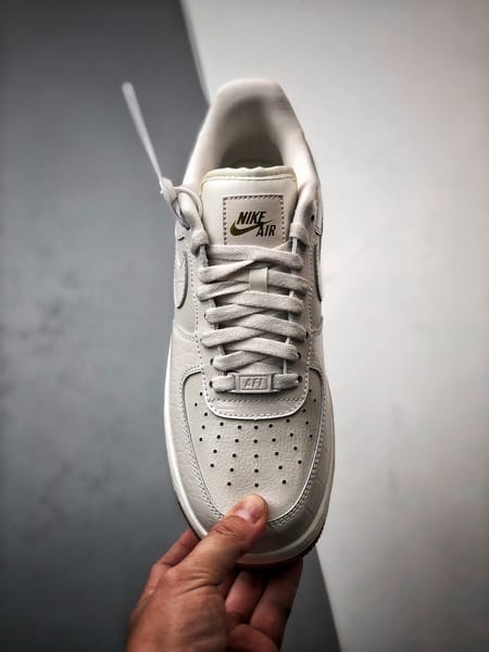 Air Force 1 '07 Low Bege e Cinzento - Vista 9