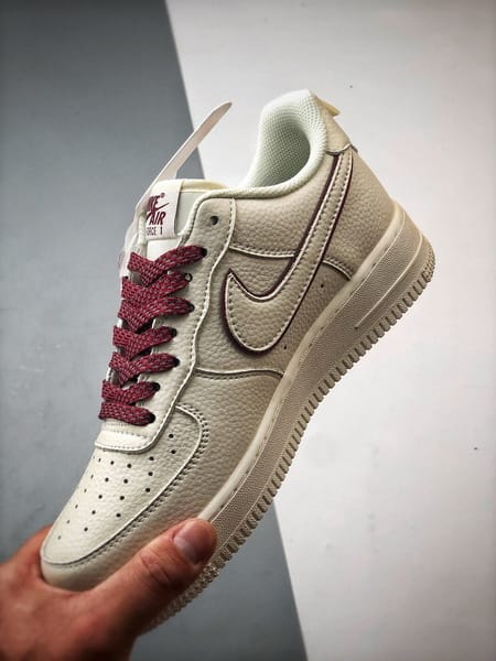 Air Force 1 '07 Low Creme e Vermelho - Vista 6
