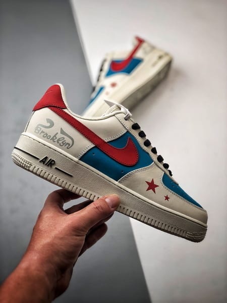 Air Force 1 '07 Low Bege, Azul e Vermelho - Vista 7