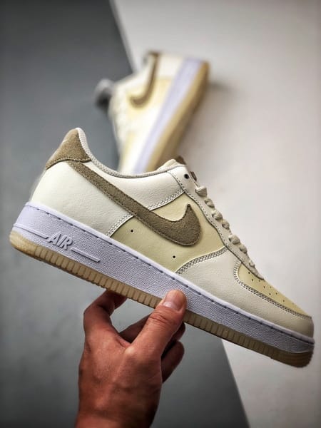 Air Force 1 '07 Low Creme Amarelo e Cinzento - Vista 8