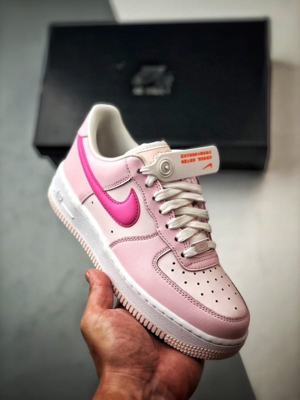 Air Force 1 '07 Low Rosa e Branco - Vista 1