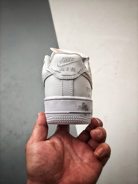 Air Force 1 '07 Low Arte Graffiti Branco e Vermelho - Vista 3