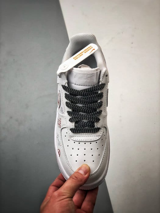 Air Force 1 '07 Low Arte Graffiti Branco e Vermelho - Vista 9