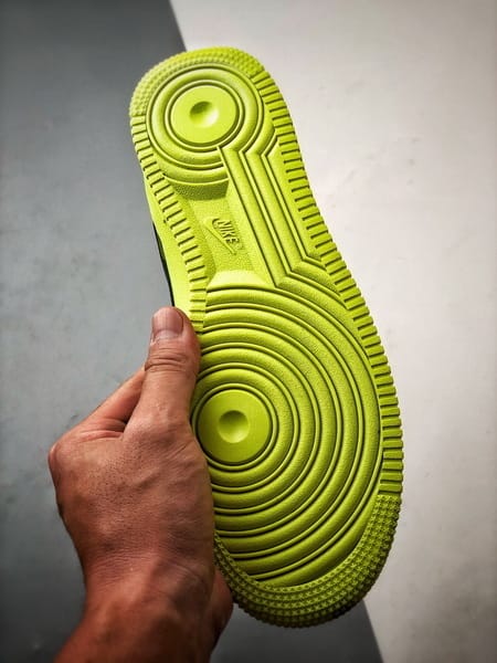 Air Force 1 '07 Low Verde Neon e Preto - Vista 4