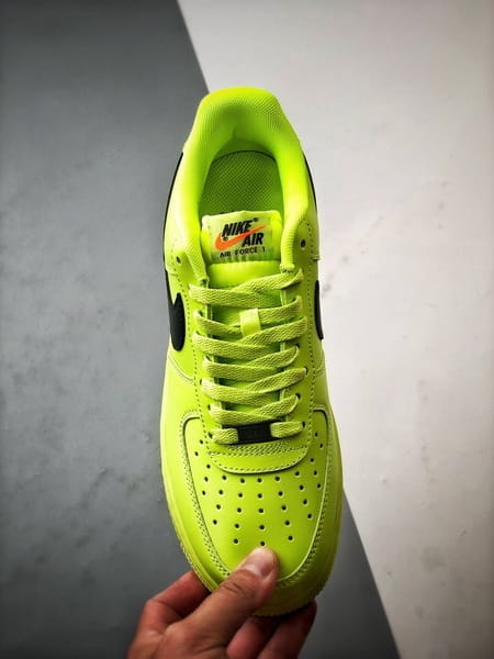 Air Force 1 '07 Low Verde Neon e Preto - Vista 9