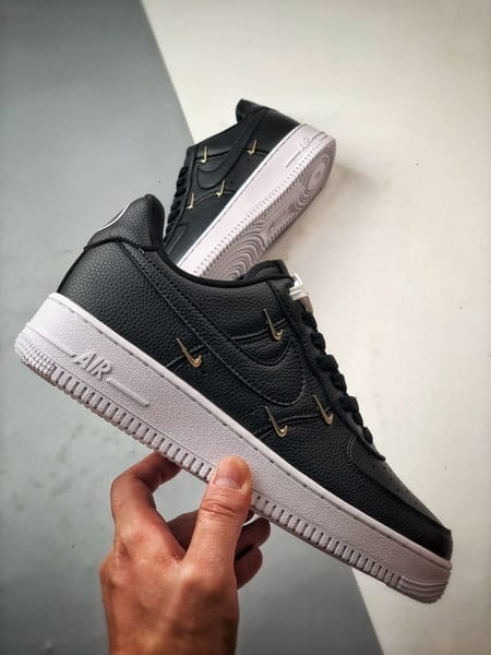 Air Force 1 '07 Low Dourado e Preto - Vista 7