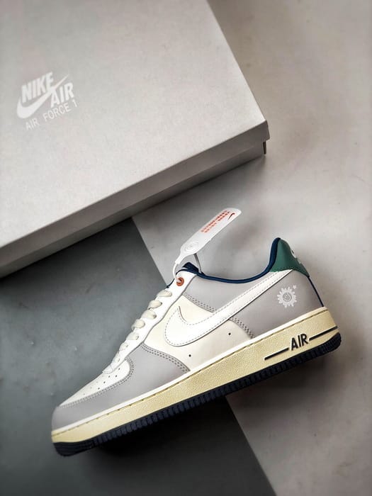 Air Force 1 Low Juvenil Cinza e Branco - Vista 8