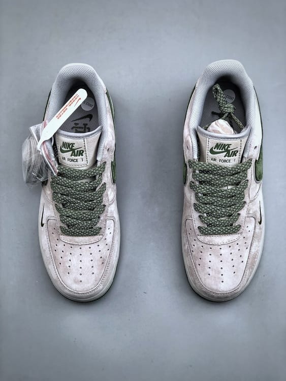 Air Force 1 '07 Low Camurça Cinzento e Verde Mini Gancho Estrela - Vista 5
