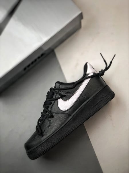 Air Force 1 '07 Low Preto e Branco Desconstruído com Cadarços - Vista 2