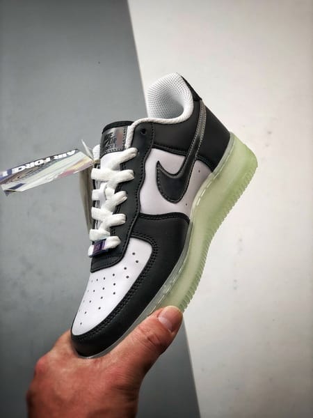 Air Force 1 '07 Low Preto e Branco - Vista 6