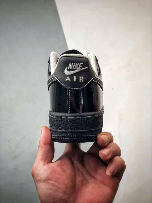 Air Force 1 '07 Low Couro Envernizado Preto - Vista 3