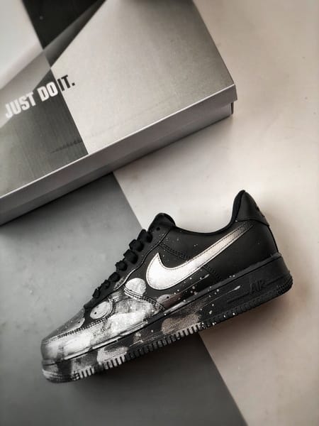 Air Force 1 '07 Low Preto e Prata Grafite - Vista 8