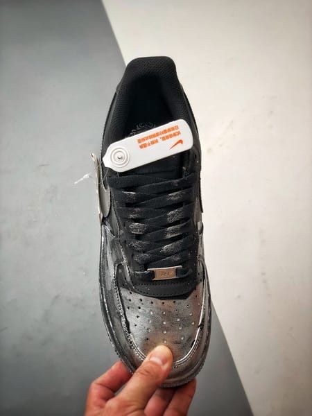 Air Force 1 '07 Low Preto e Prata Grafite - Vista 9