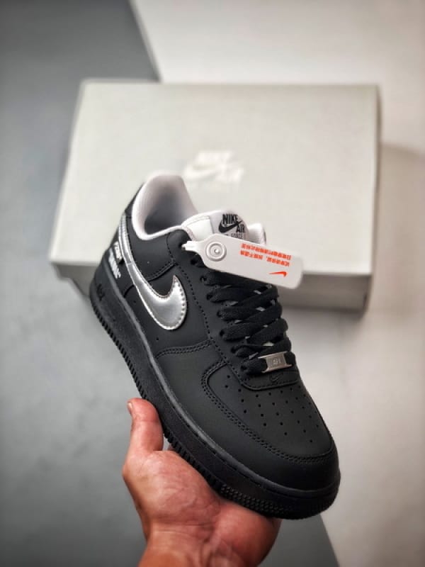 Air Force 1 '07 Low Preto e Prata Rosa - Vista 1