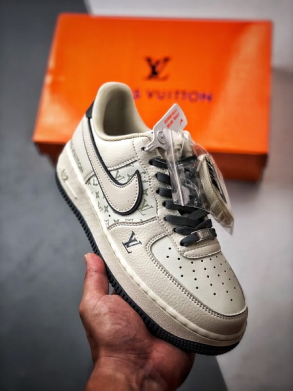 Air Force 1 '07 Low LV Branco Claro e Cinza - Vista 1