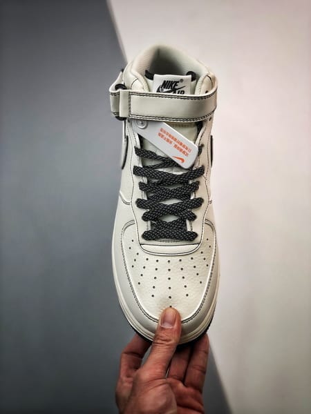 Air Force 1 07 Mid Branco e Preto - Vista 4