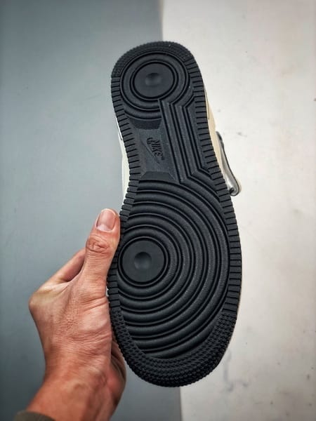 Air Force 1 07 Mid Branco e Preto - Vista 4