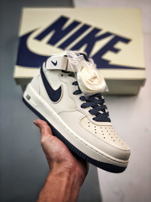 Air Force 1 07 Mid Branco e Azul Escuro 3M - Vista 1