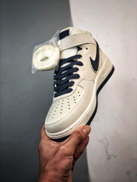 Air Force 1 07 Mid Branco e Azul Escuro 3M - Vista 5